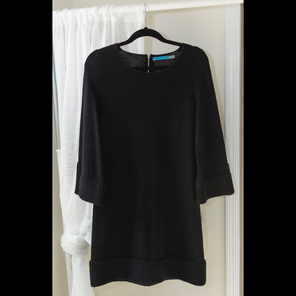 👸🏻Alice + Olivia, bell sleeve, sweater dress!